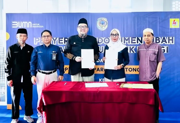 Pemda Parigi Moutong Serahkan Hibah Lahan ke PLN
