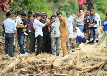 Bupati Erwin Burase: Normalisasi Sungai dan Penimbunan Jalan Jadi Prioritas di Matolele
