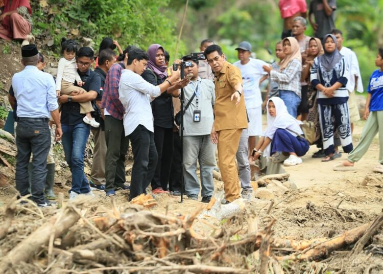 Bupati Erwin Burase: Normalisasi Sungai dan Penimbunan Jalan Jadi Prioritas di Matolele