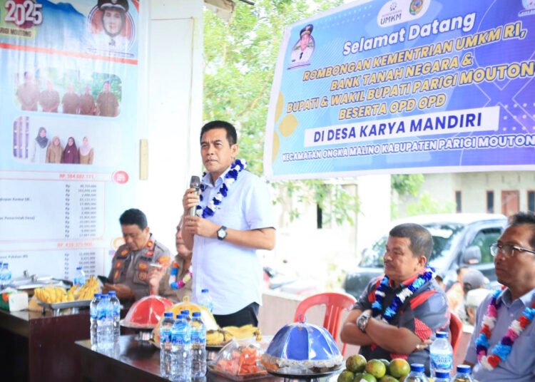 Bupati Erwin Burase Dorong Sosialisasi Program Badan Bank Tanah di Desa Karya Mandiri