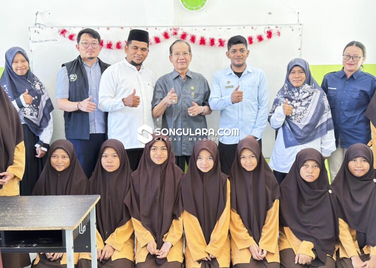 Tinjau SPPG Kabobona, Longki Djanggola Ingatkan Standar Sanitasi Program MBG