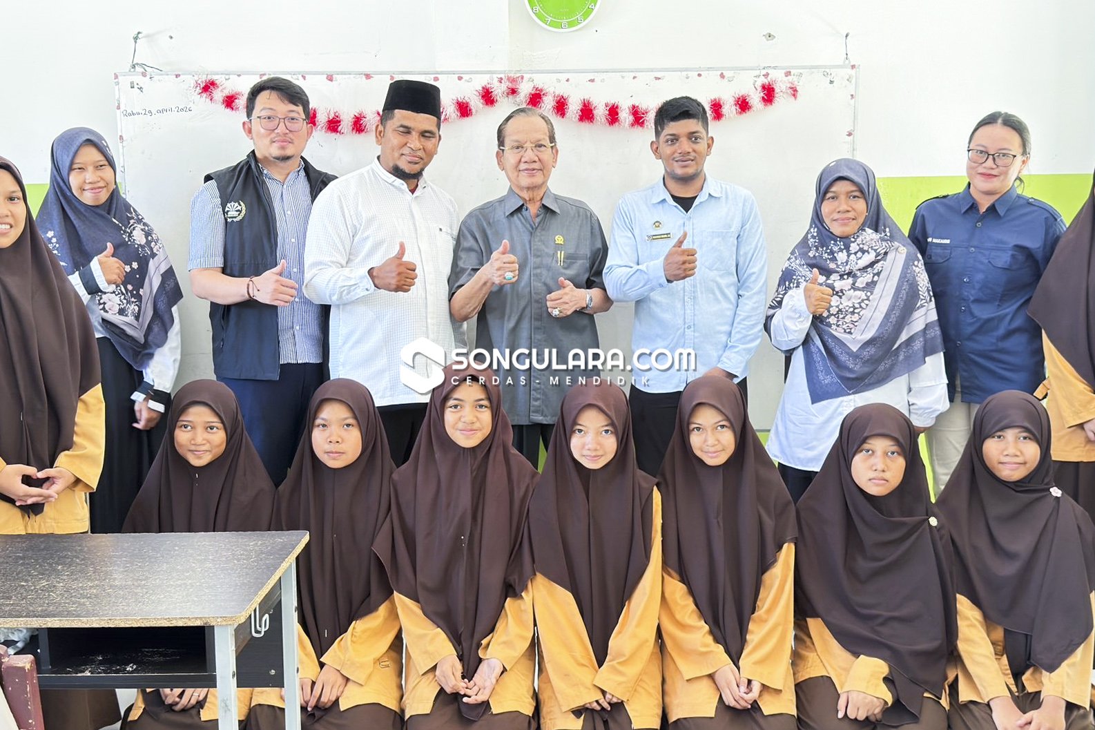 Tinjau SPPG Kabobona, Longki Djanggola Ingatkan Standar Sanitasi Program MBG