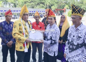 Pemkab Parigi Moutong Beri Penghargaan untuk Guru Daerah Terpencil