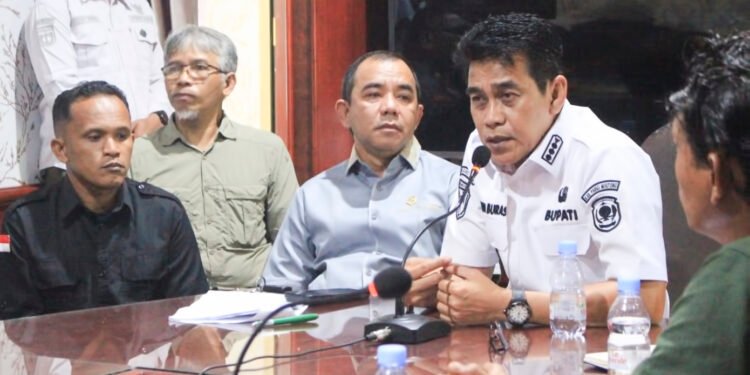 Bupati Erwin Burase Tindak Lanjuti Keluhan Warga Desa Air Panas, Tambang Dihentikan Sementara