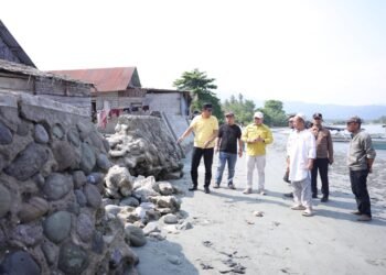 Erwin Burase Siapkan Pemecah Ombak untuk Lindungi Rumah Warga Malanggo Pesisir