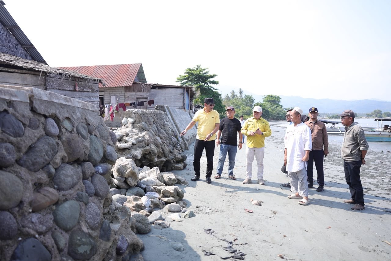Erwin Burase Siapkan Pemecah Ombak untuk Lindungi Rumah Warga Malanggo Pesisir